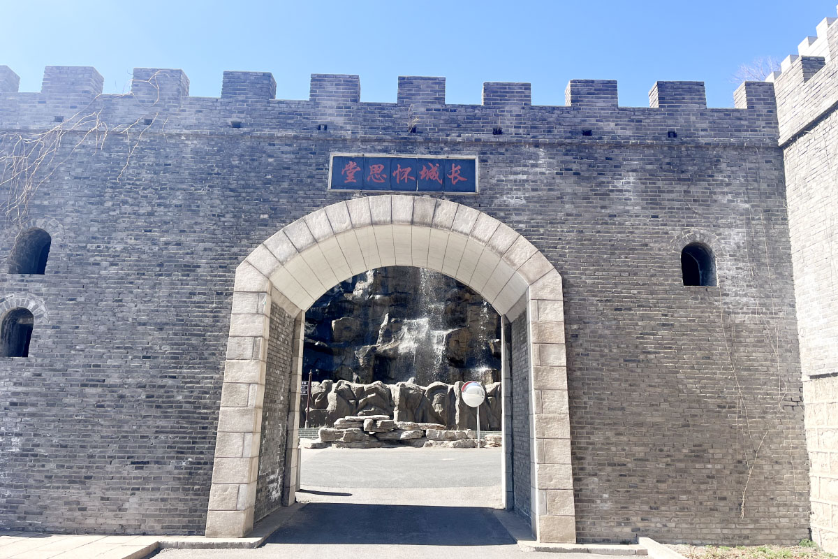 华人怀思堂入口-1